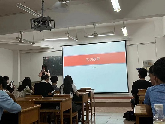 说明: C:\Users\Administrator\Desktop\九州·体育(中国)官方网站召开“劳动教育”主题班会2022.5.8\九州·体育(中国)官方网站召开“劳动教育”主题班会2022.5.8\1.jpg