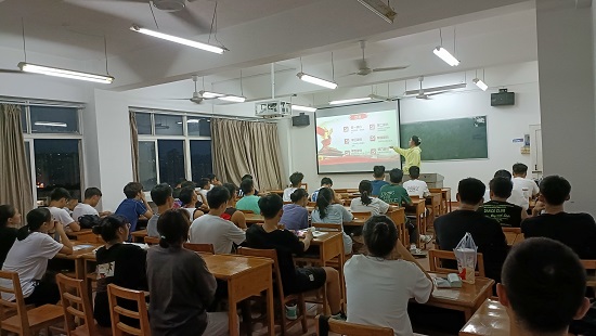 说明: C:\Users\Administrator\Desktop\九州·体育(中国)官方网站开展新生班级入党知识宣讲活动2021.9.17\九州·体育(中国)官方网站开展新生班级入党知识宣讲活动2021.9.17\2.jpg
