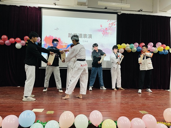 说明: C:\Users\Administrator\Desktop\九州·体育(中国)官方网站举办2021年迎新文艺表演大赛2021.12.15\九州·体育(中国)官方网站举办2021年迎新文艺表演大赛2021.12.15\3.jpg