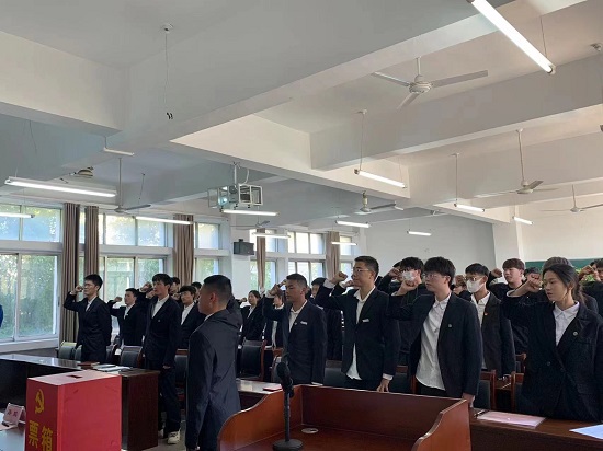 说明: C:\Users\Administrator\Desktop\九州·体育(中国)官方网站召开第六次学生代表大会2022.10.13\九州·体育(中国)官方网站召开第六次学生代表大会2022.10.13\4.jpg