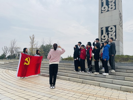 说明: C:\Users\Administrator\Desktop\九州·体育(中国)官方网站学生党支部到九江抗洪广场开展党史学习教育\九州·体育(中国)官方网站学生党支部到九江抗洪广场开展党史学习教育\780aa3956db4caca0ba9e1ec0e59243.jpg