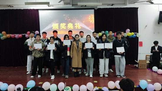 说明: C:\Users\Administrator\Desktop\九州·体育(中国)官方网站举办2021年迎新文艺表演大赛2021.12.15\九州·体育(中国)官方网站举办2021年迎新文艺表演大赛2021.12.15\8.jpg