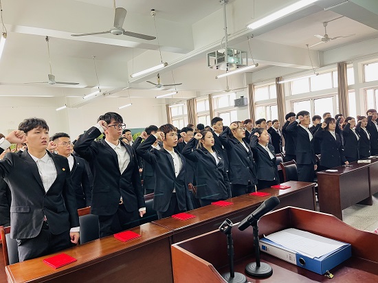 说明: C:\Users\Administrator\Desktop\九州·体育(中国)官方网站召开第五次学生代表大会2021.10.21\九州·体育(中国)官方网站召开第五次学生代表大会2021.10.21\3.jpg
