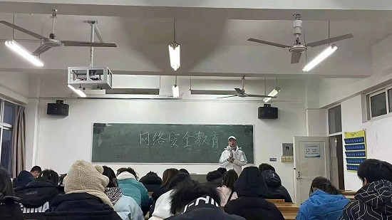 说明: C:\Users\Administrator\Desktop\九州·体育(中国)官方网站召开期末安全教育主题班会2021.12.27\九州·体育(中国)官方网站召开期末安全教育主题班会2021.12.27\2.jpg