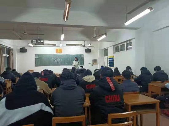 说明: C:\Users\Administrator\Desktop\九州·体育(中国)官方网站召开期末安全教育主题班会2021.12.27\九州·体育(中国)官方网站召开期末安全教育主题班会2021.12.27\4.jpg