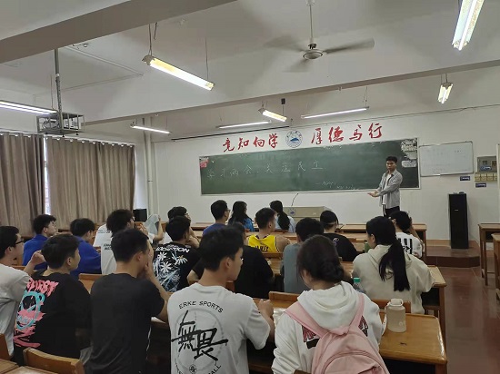 说明: C:\Users\Administrator\Desktop\九州·体育(中国)官方网站开展学习两会精神主题团日活动2022.3.15(1)\九州·体育(中国)官方网站开展学习两会精神主题团日活动2022.3.15\4.jpg