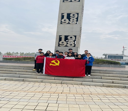 说明: C:\Users\Administrator\Desktop\九州·体育(中国)官方网站学生党支部到九江抗洪广场开展党史学习教育\九州·体育(中国)官方网站学生党支部到九江抗洪广场开展党史学习教育\be93345f0d0ef4ee1a46a085e33cc1b.jpg