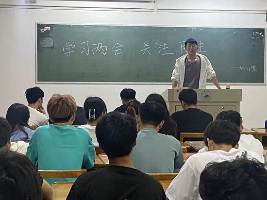 说明: C:\Users\Administrator\Desktop\九州·体育(中国)官方网站开展学习两会精神主题团日活动2022.3.15(1)\九州·体育(中国)官方网站开展学习两会精神主题团日活动2022.3.15\2.jpg